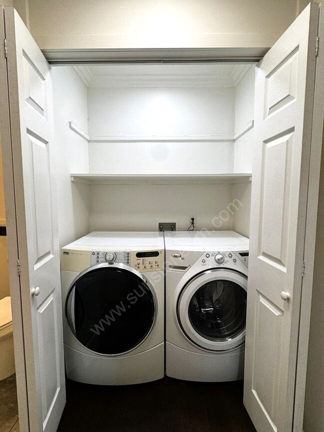 Building Photo - Newly Renovated 2 Bed, 1 Bath Home with Ap...