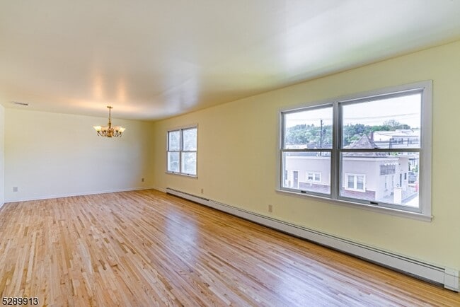 Building Photo - 16 Harris St