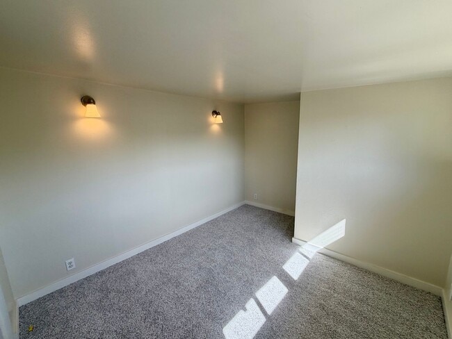 Building Photo - Adorable Downtown Upland Bungalow