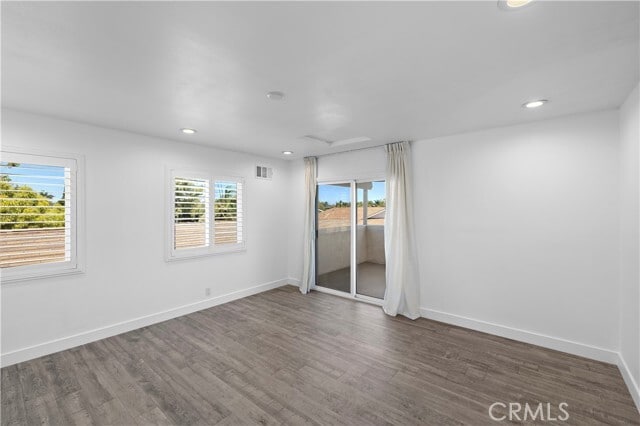 Building Photo - 822 E Borchard Ave