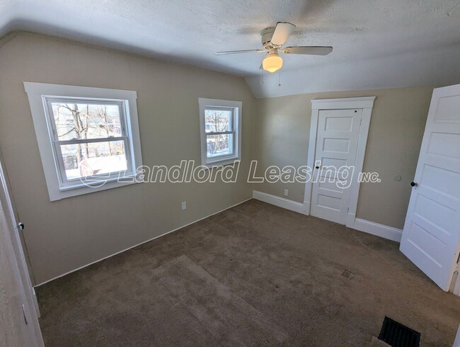 Building Photo - Updated 2-Bedroom Home with Garage and Enc...