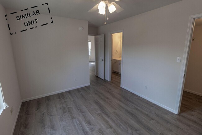 Building Photo - 3306 E St Charles Rd