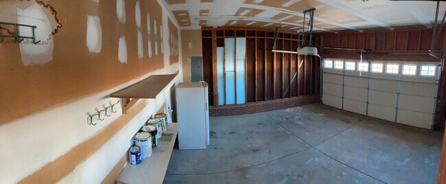 Building Photo - AVAILABLE NOW! 3 Bedroom 2 Bath Home on over 1 Acre in York with Clover Schools