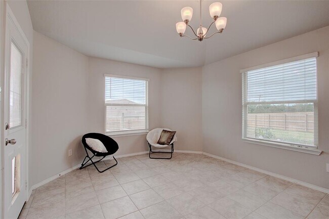 Building Photo - 1317 Cesarina St