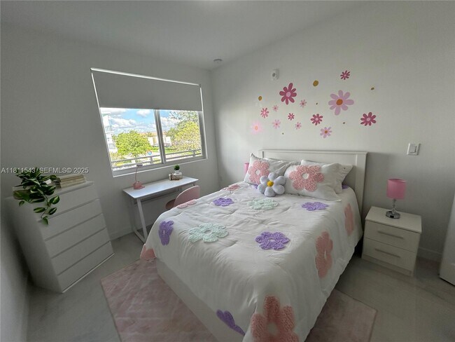 Building Photo - 1010 SW 69th Ave