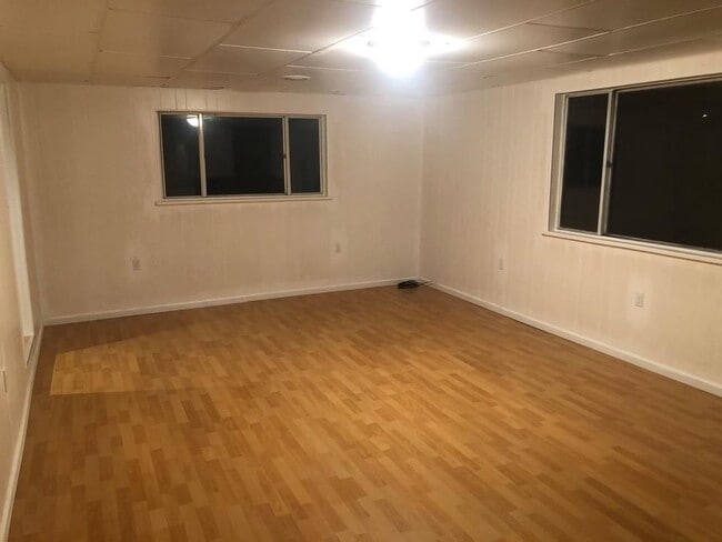 Building Photo - 2-602 Locust Ave