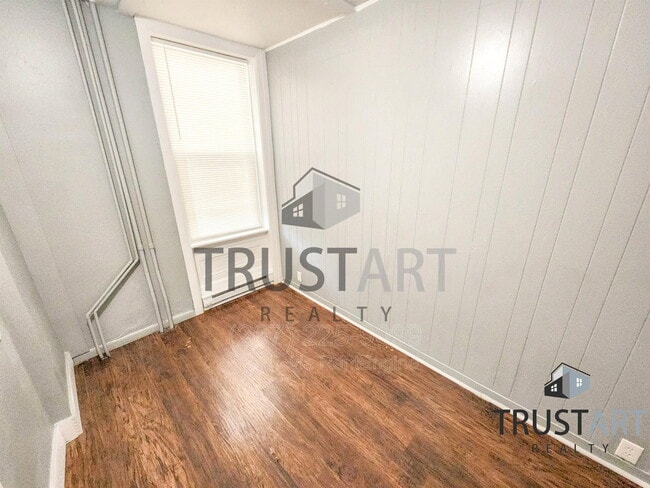 Building Photo - 1347 Sellers St