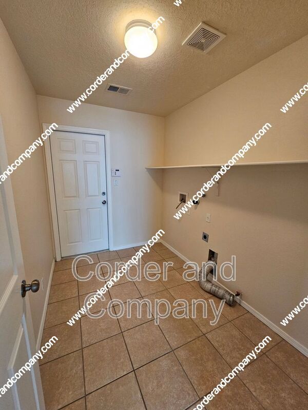 Building Photo - 1416 Monterrey Rd NE
