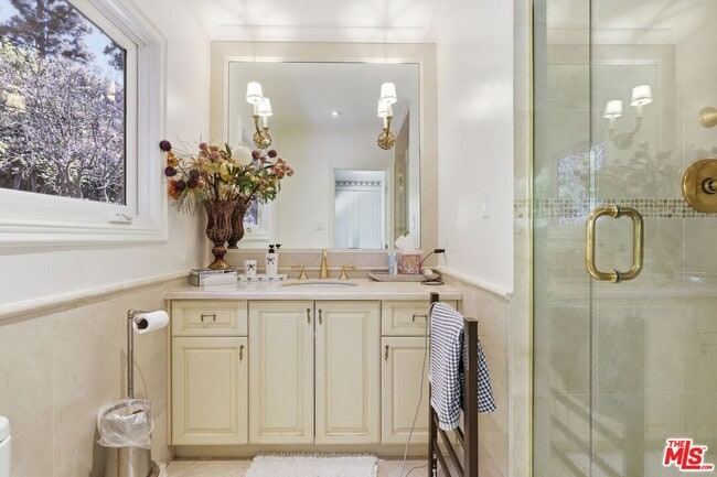 Building Photo - 1831 Loma Vista Dr