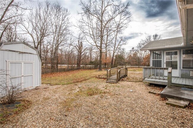 Building Photo - 2 Newburgh Dr