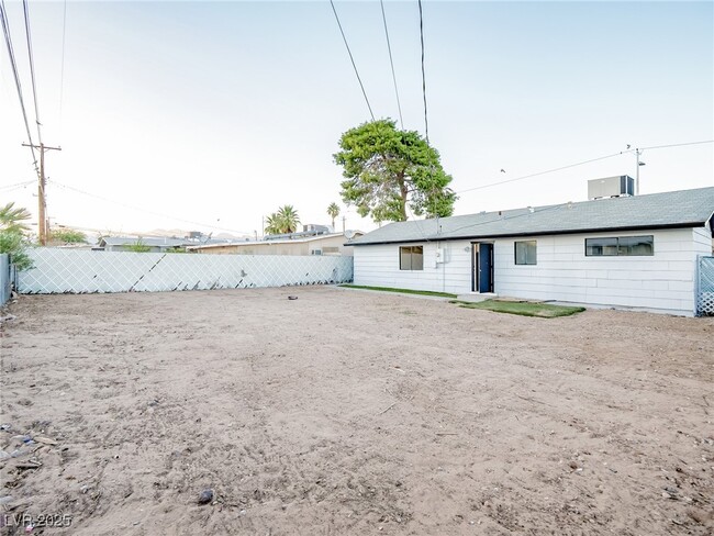 Building Photo - 6217 Burgundy Way