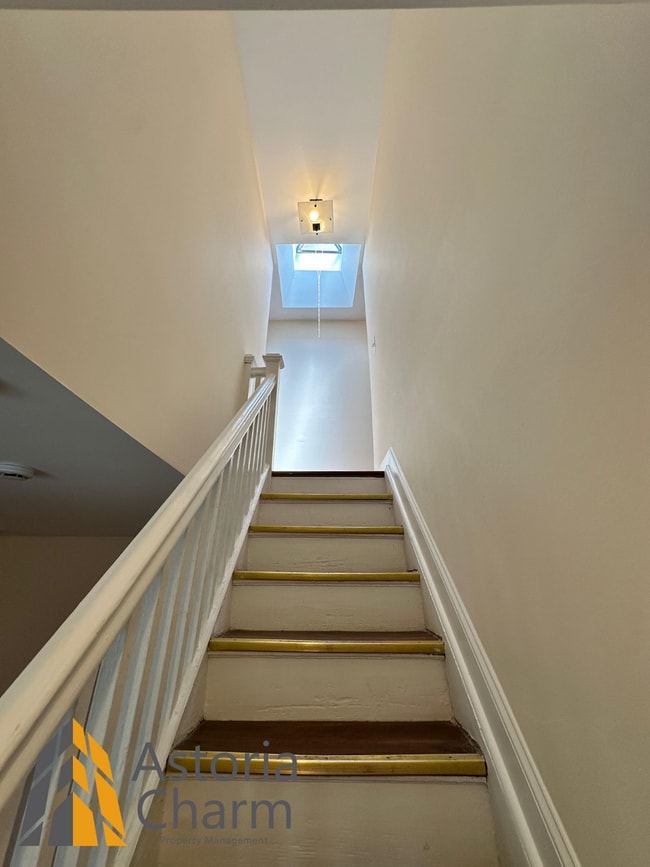 Building Photo - Live in Comfort: Spacious 3 Bedroom 2 Bath...