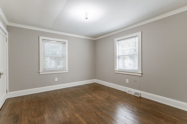 Building Photo - 2 Bed Home in Williamston With Bonus Room