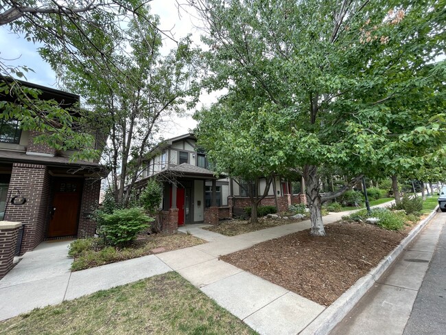 Building Photo - An Inviting Cherry Creek Lifestyle!