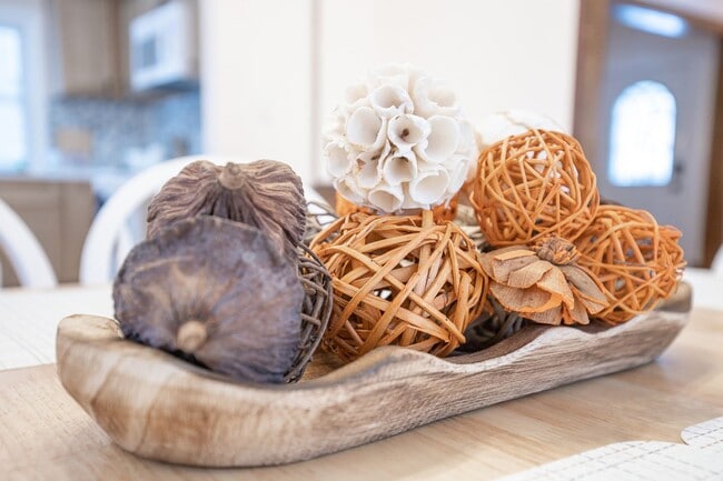 Building Photo - 3 BED 1 BATH SINGLE FAMILY HOME IN BEAUTIFUL LAKEWOOD!