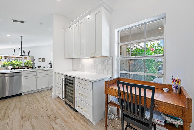 Building Photo - 15 Commodore Pl