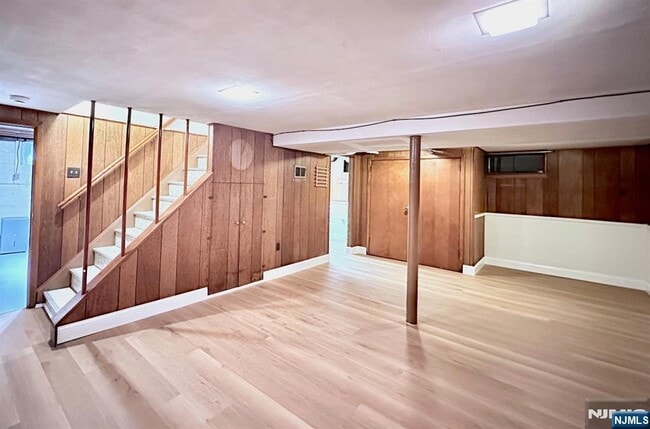 Building Photo - 48 Center