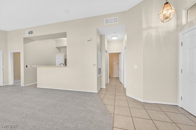 Building Photo - 2305 W Horizon Ridge Pkwy