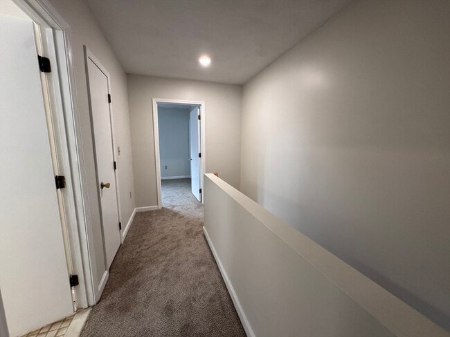 Building Photo - 168 Pine St