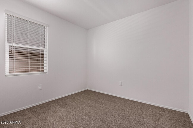 Building Photo - 5031 E Umber Rd