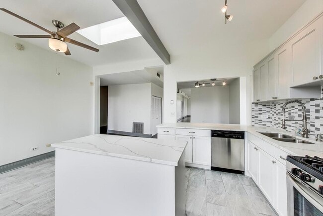 Building Photo - 737 E 50th St