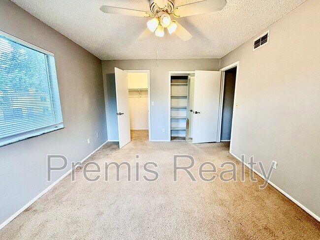 Building Photo - 3003 Bough Ave