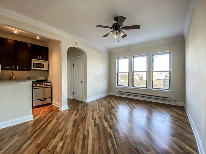 Primary Photo - 4610 N Paulina St