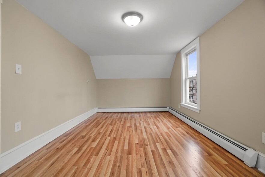 Building Photo - 119 Andover St