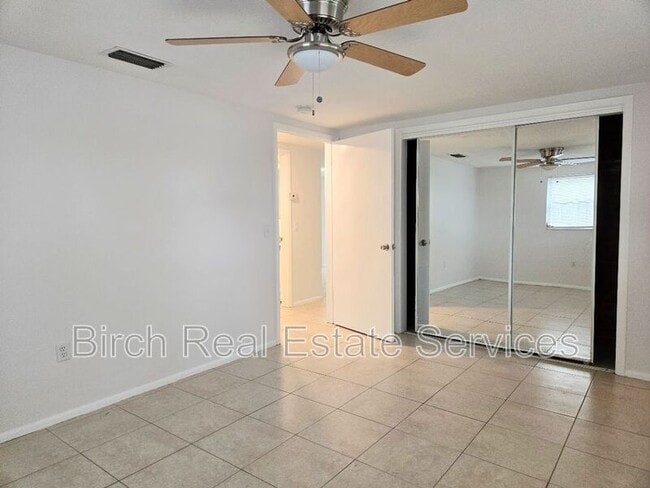 Building Photo - 5304 Penguin Dr