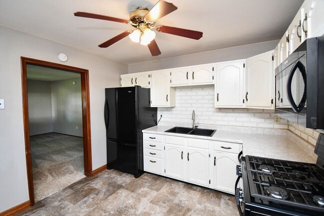 Building Photo - Charming 3-Bedroom Single Family Home – Pet Friendly!