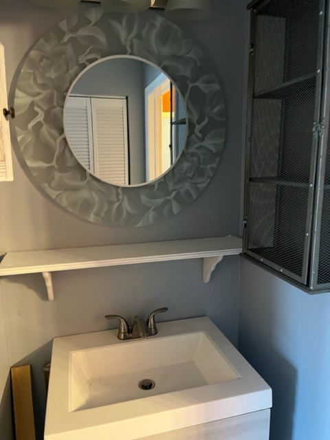 vanity in master bedroom - 303 Walnut Ridge Est