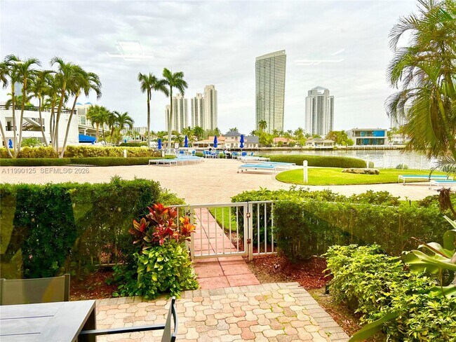 Building Photo - 19101 NE 36th Pl