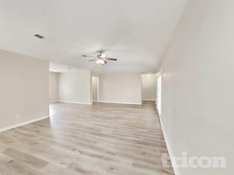 Building Photo - 23827 Beaverwood Dr