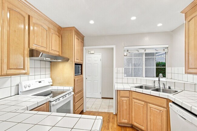 Building Photo - 6814 Westmoor Way