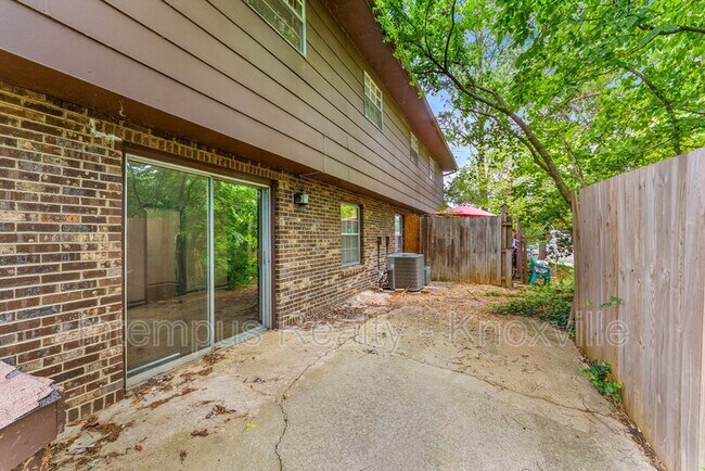 Building Photo - 8738 Gleason Dr