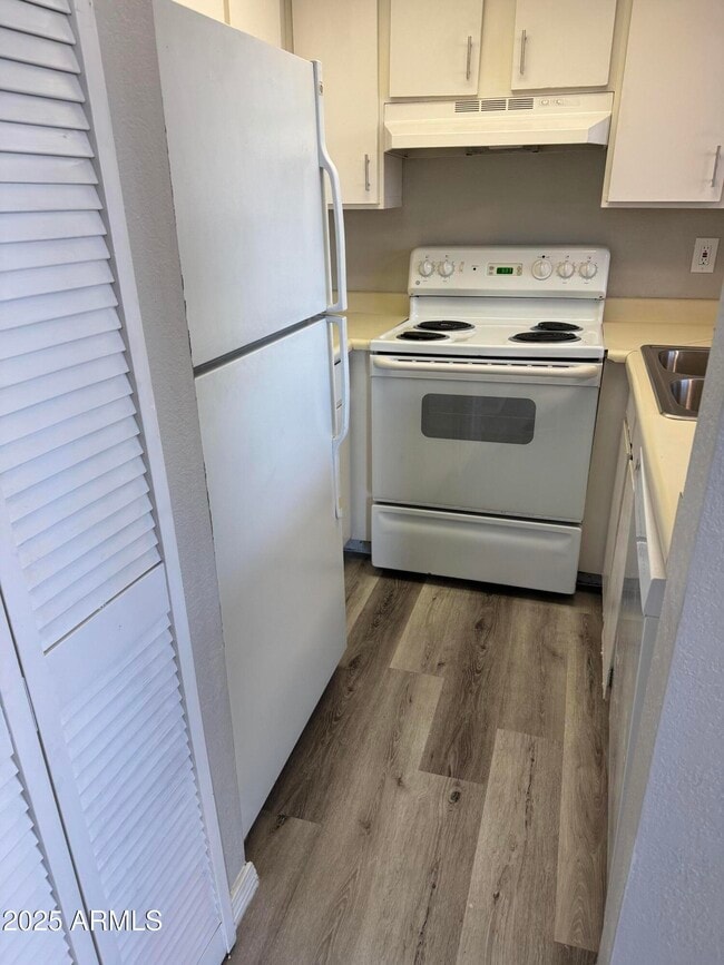 Building Photo - 7221 E Granada Rd