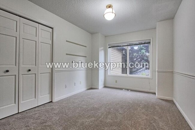 Building Photo - 5 Bed, 2.5 Baths Luxury Home in Murrayhill Near Cooper Mtn Parks