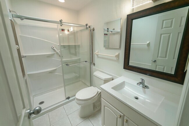 Building Photo - 251 S Villas Ct