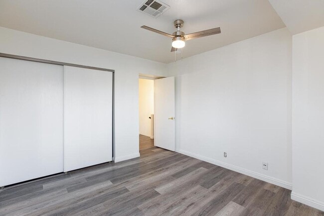 Building Photo - 2 bedroom, 2 bath town house minutes from the Strip