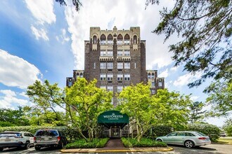 Building Photo - Elegant 2 Bedroom/ 2 Bath Unit in Westchester Cooperative - All Utilities Included!