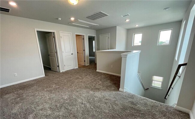 Building Photo - 314 Dipprey Ln