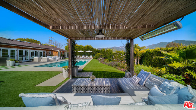 Building Photo - 6540 Dume Dr