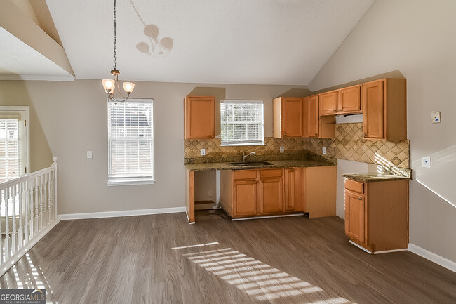 Building Photo - 200 Teak Ln