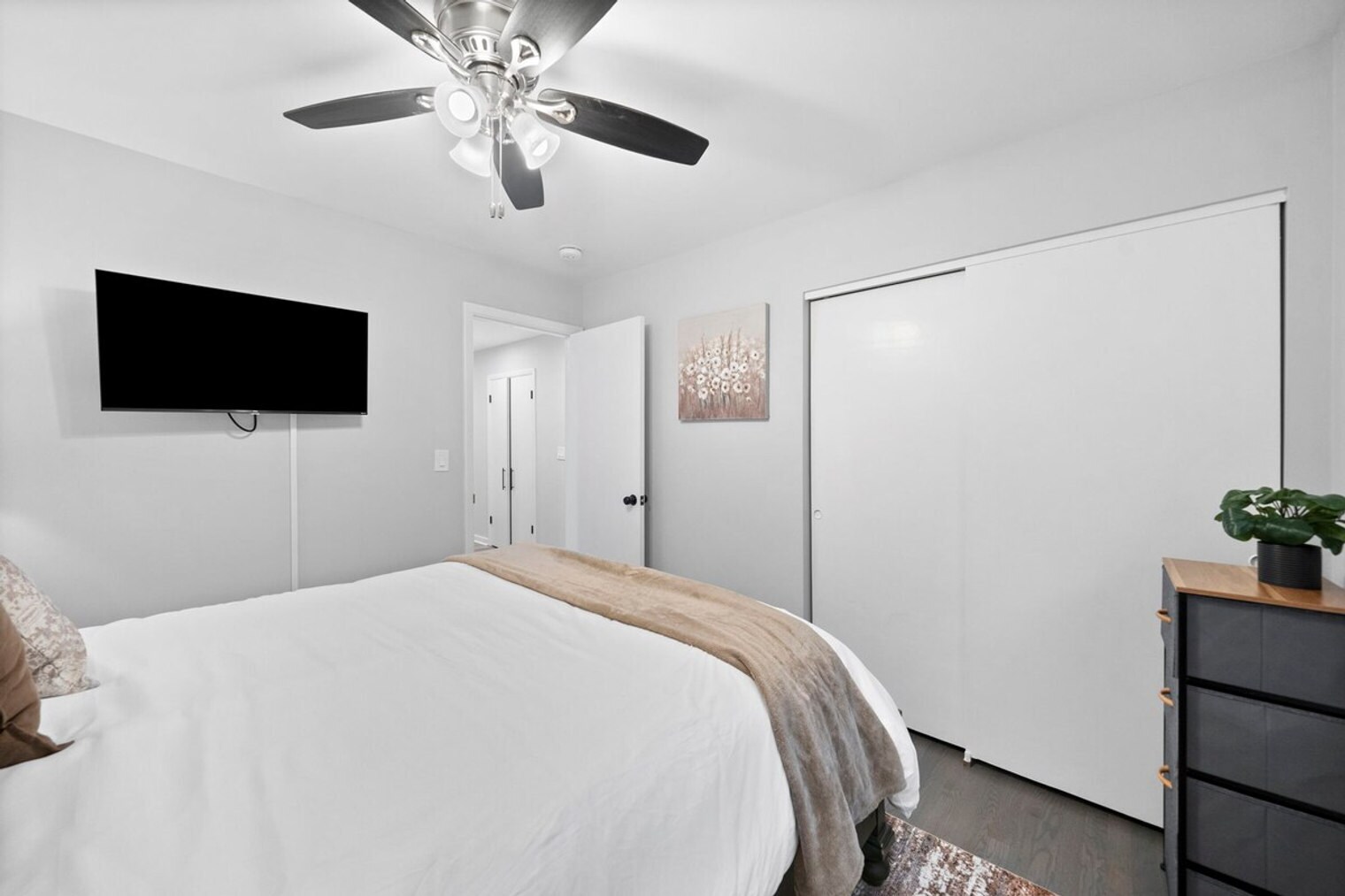 Building Photo - 346 W Central Ave