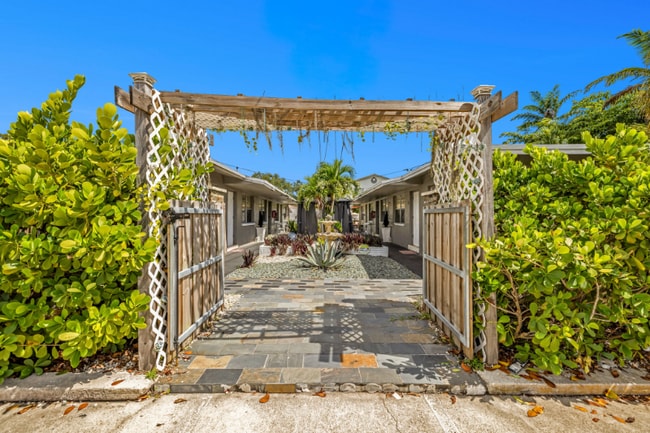 Building Photo - 1035 - 1037-1037 NE 32nd St