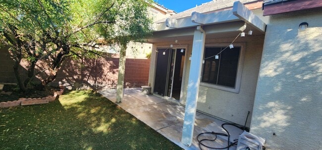 Building Photo - Charming 3 bedroom home with great curb ap...