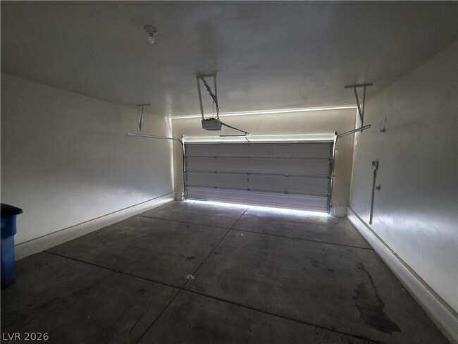 Building Photo - 7510 Perla Del Mar Ave