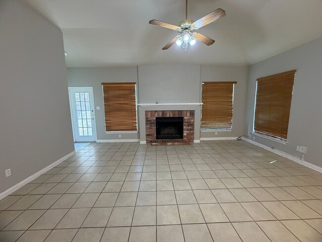 Building Photo - WELCOME TO YOUR NEW HOME  - Considering all applicant
