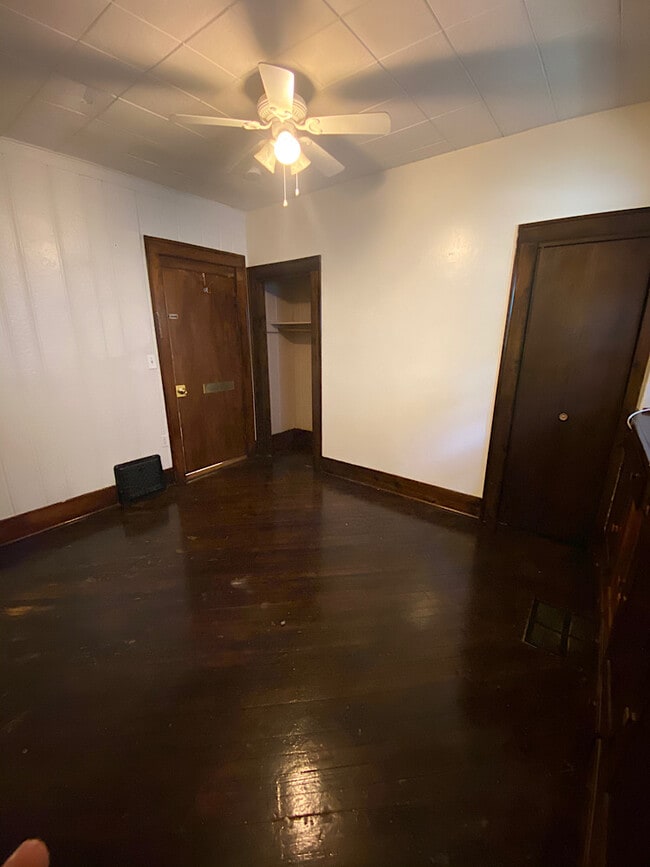 Building Photo - 714 N Van Buren St