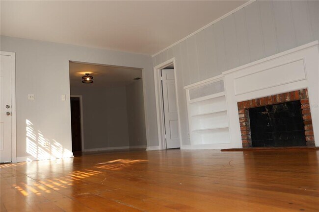 Building Photo - 3017 W Euclid Ave